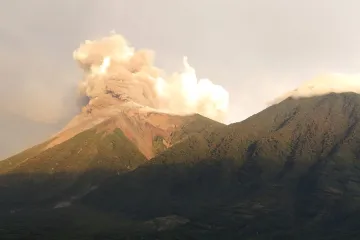 Crveni alarm zbog erupcije vulkana: U opasnosti od lave i pepela 1,6 milijuna ljudi