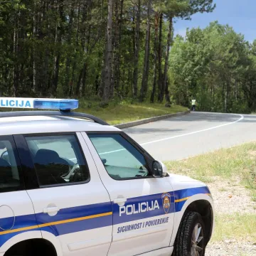 Tragedija kod Donjeg Miholjca: Maloljetnici sletjeli u kanal, jedan preminuo u bolnici