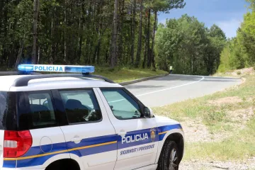 Maloljetnici sletjeli motociklom u kanal kod Donjeg Miholjca: Jedan preminuo u bolnici