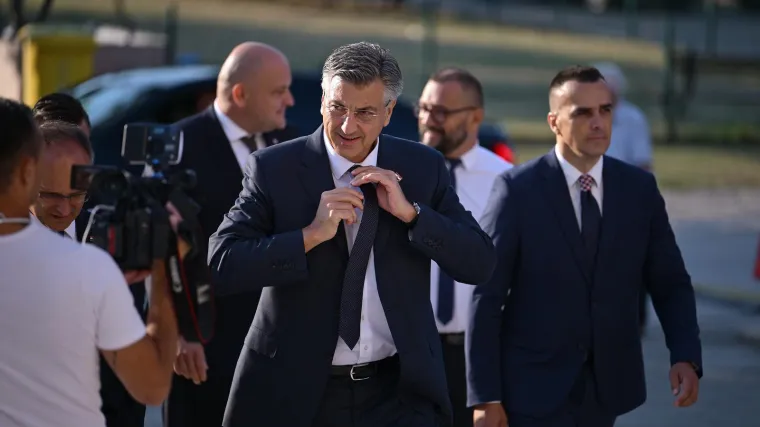 Državni i vojni vrh u Kninu: Pogledajte tko je sve do&scaron;ao na proslavu Oluje