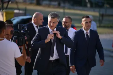 Državni i vojni vrh u Kninu: Pogledajte tko je sve do&scaron;ao na proslavu Oluje