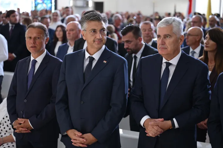Budnicom započela proslava u Kninu: Hrvatska danas slavi 31. obljetnicu Oluje