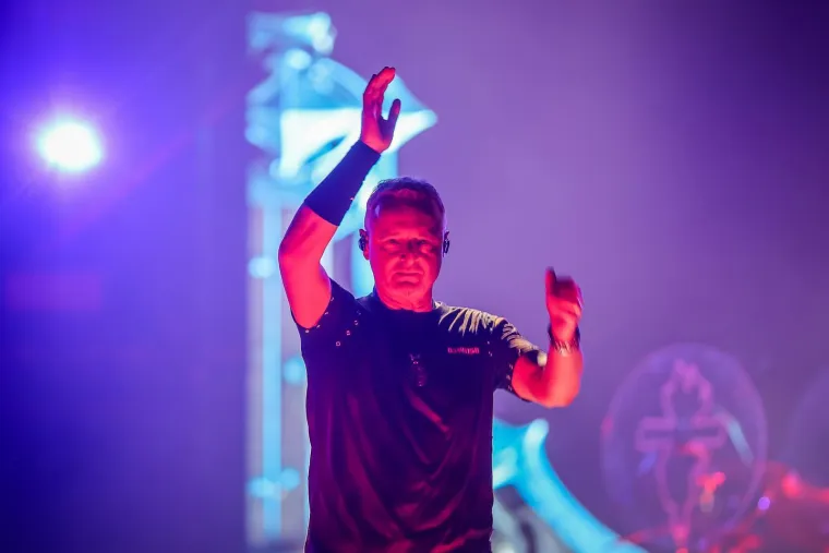 Thompson prekinuo nastup zbog dramatične situacije: 'Zovite hitnu. Pozlilo mu je'