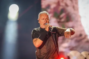 Thompson prekinuo nastup zbog dramatične situacije: 'Zovite hitnu. Pozlilo mu je'