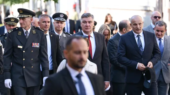 Državni i vojni vrh u Kninu: Pogledajte tko je sve do&scaron;ao na proslavu Oluje