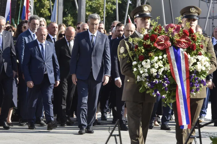 Knin obilježio 31 godinu od Oluje: Rafalei parali nebo, na tvrđavi zavijorila zastava