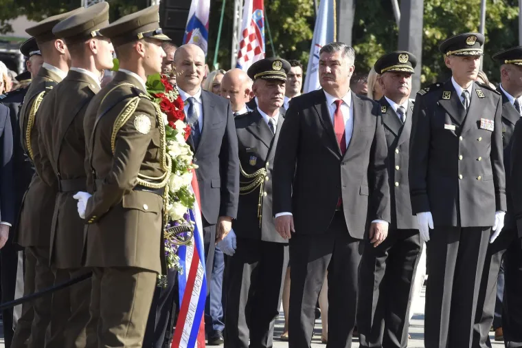 Knin obilježio 31 godinu od Oluje: Rafalei parali nebo, na tvrđavi zavijorila zastava