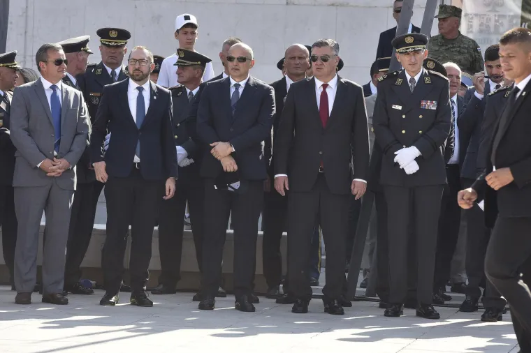 Knin obilježio 31 godinu od Oluje: Rafalei parali nebo, na tvrđavi zavijorila zastava