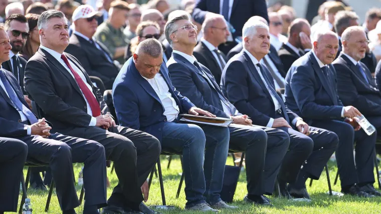 Pogledajte susret Milanovića i Plenkovića: Nisu se ni rukovali? Evo tko sjedi između njih