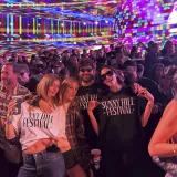 Svi su gledali pozornicu, a Dua Lipa među publikom: Prizor iz Pri&scaron;tine odu&scaron;evio fanove