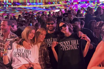 Svi su gledali pozornicu, a Dua Lipa među publikom: Prizor iz Pri&scaron;tine odu&scaron;evio fanove