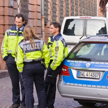 Trojica mu&scaron;karaca silovala ženu (63) na gradskom trgu: Snimljeni su nadzornom kamerom