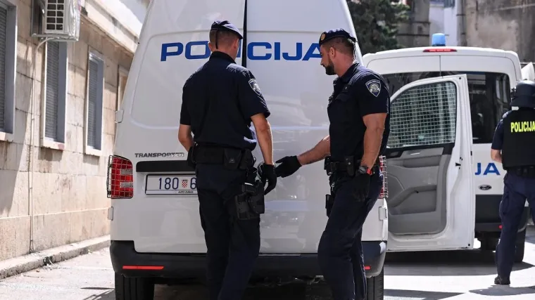 Novi detalji o načelniku koji je sa sinovima prijetio i udarao po autu: Dobio dvije zabrane