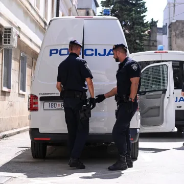 Novi detalji o načelniku koji je sa sinovima prijetio i udarao po autu: Dobio dvije zabrane