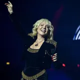 Lepa Brena opet pala na pozornici: Snimka je postala hit, a detalj svi komentiraju