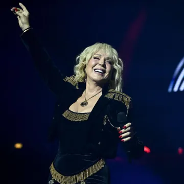 Lepa Brena opet pala na pozornici: Snimka je postala hit, a detalj svi komentiraju