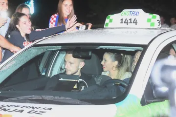 Ivan Rakitić objavio niz fotografija sa suprugom i otkrio svoje najdraže mjesto