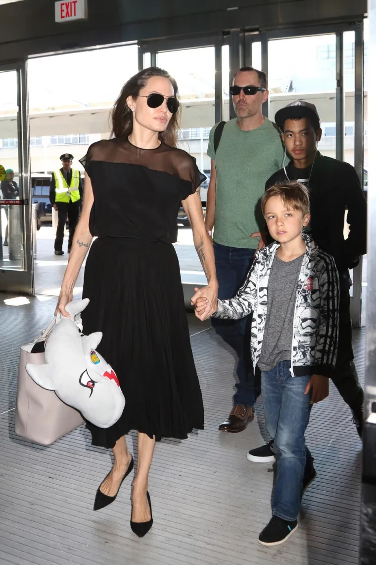 Brat Angeline Jolie sve priznao: Ljubio sestru, razveo se nakon 15 dana, pa otkrio da je gay