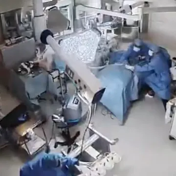 Dramatična snimka: Potres ih zatekao usred operacije, pogledajte &scaron;to su učinili