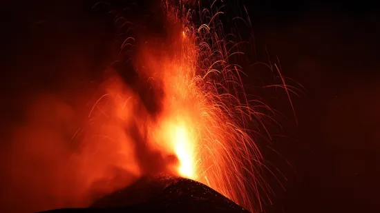 Priroda pokazala moć: Pogledajte noćnu erupciju najvećeg europskog vulkana