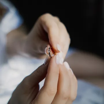 Kupila je prsten u second hand trgovini, odnijela ga je na procjenu i ostala u &scaron;oku