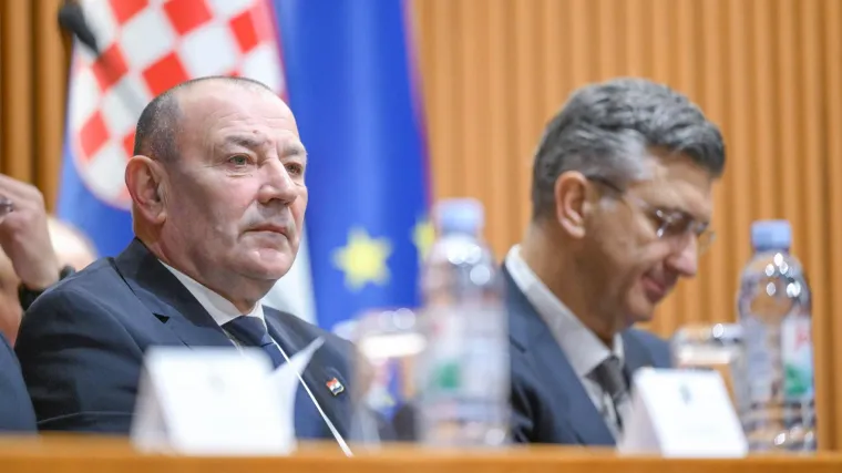 Hrvati rekli &scaron;to misle o novom potezu Vlade: 'Otvorite registar da se vidi istina'