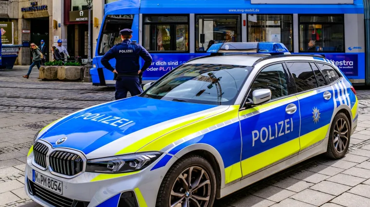 Maskiran i naoružan opljačkao banku prije 12 godina: Policija uhitila sumnjivca (70)