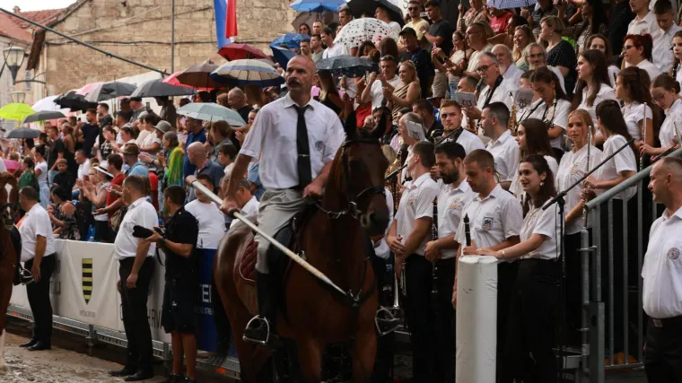Interventni policajac osvojio Baru: Dramatična zavr&scaron;nica trajala do mraka