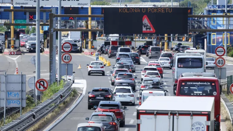 Gužve prema moru od ranog jutra: Pogledajte kolone na Lučkom, vozi se uz zastoje