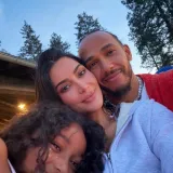 Lewis Hamilton ljeto provodi u dru&scaron;tvu obitelji i Kim Kardashian: 'Radi sve osim da pobjeđuje'