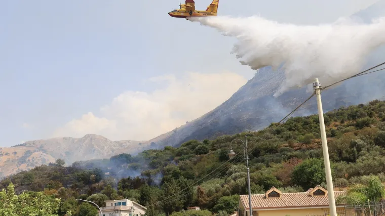 Veliki požar bukti kraj Lago di Garde, evakuirano vi&scaron;e od 200 ljudi