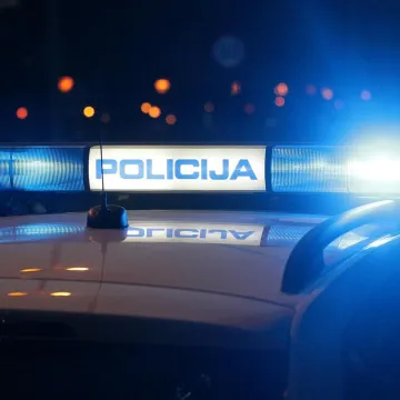 Bježao policiji od Zapre&scaron;ića do Zagreba: Potjera zavr&scaron;ila udarcem u ogradu