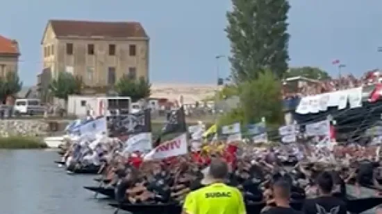 Tisuće navijača, 31 posada i 23 kilometra: Pogledajte start Maratona lađa