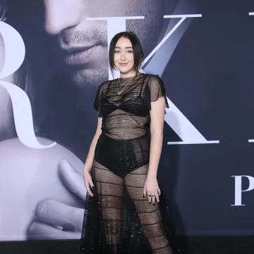 Mlađa sestra Miley Cyrus pala na pozornici ba&scaron; tijekom pjesme 'Sve pada'