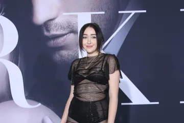 Mlađa sestra Miley Cyrus pala na pozornici ba&scaron; tijekom pjesme 'Sve pada'