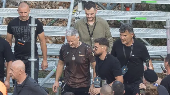 Imotski uoči Thompsonova koncerta prepun obožavatelja: Pjevač stigao na stadion Gospin dolac