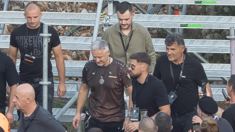 Imotski uoči Thompsonova koncerta prepun obožavatelja: Pjevač stigao na stadion Gospin dolac