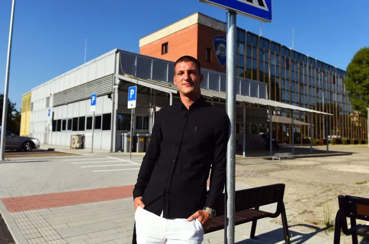 Na 40&deg;C čekali pred policijom, a evo &scaron;to je onda napravio Karlovčanin: 'Ja ću snositi posljedice'
