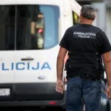 Uhićen napadač iz Osijeka: Nožem poku&scaron;ao ubiti čovjeka u parku, ubadao ga je u ruke i tijelo
