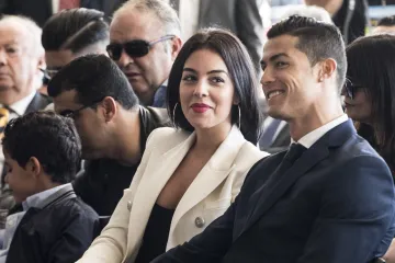 Tisuće čekale vjenčanje Ronalda i Georgine, a onda je nastala nevjerojatna pomutnja