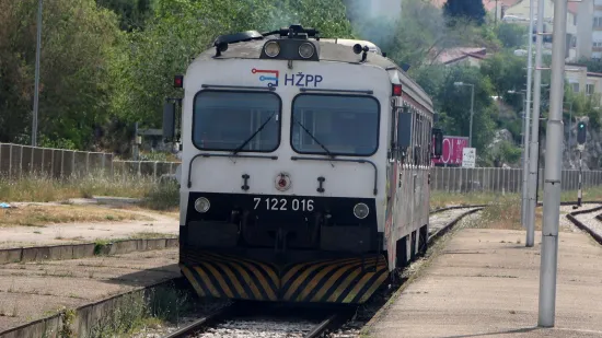 Izbjegnuta nova tragedija! Vlak pro&scaron;ao kroz crveno svjetlo i umalo se sudario s drugim