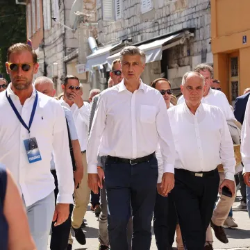 Alka okupila politički vrh, Bulj udario na Vladu: 'Danas će se ovdje samo naslikavati'