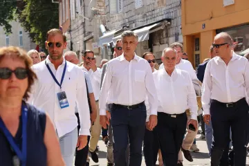 Alka okupila politički vrh, Bulj udario na Vladu: 'Danas će se ovdje samo naslikavati'