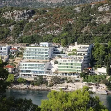 Požar u dubrovačkom hotelu! 10 vatrogasaca sa četiri vozila stiglo na intervenciju