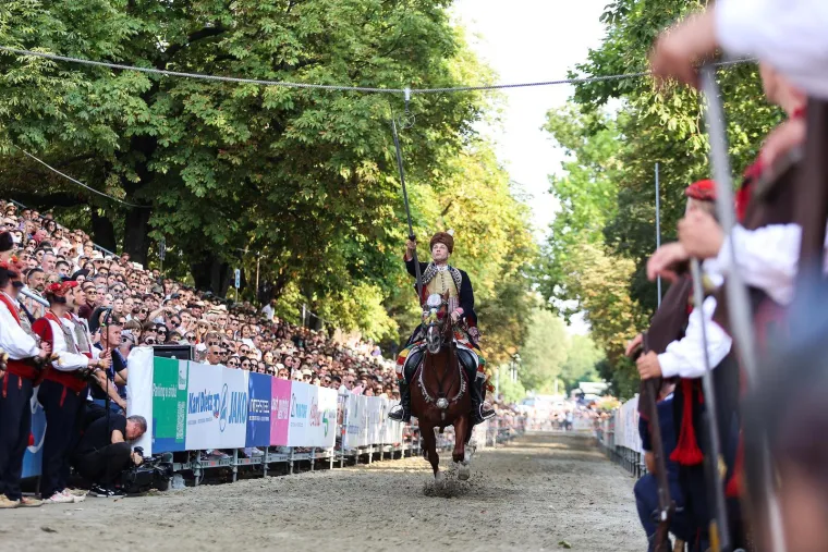 Je li to dobro vidimo? Dinamov grb osvanuo na Sinjskoj alci