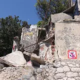 Poznato stanje maloljetnika na koje se uru&scaron;io balkon napu&scaron;tene vile u Rijeci