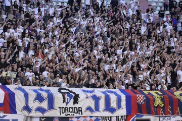 Makljaža na Poljudu: Torcida se međusobno potukla nakon šokantnog remija protiv Istre
