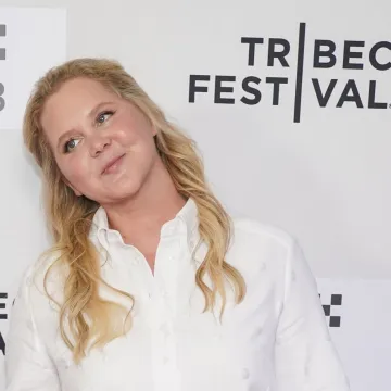 Velika transformacija glumice: Amy Schumer pozirala u kupaćem kostimu, fanovi iznenađeni