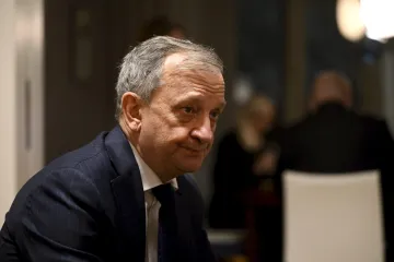 Političar (72) oženio 34 godine mlađu poduzetnicu, vjenčanje izazvalo brojne reakcije