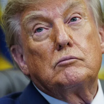 Trumpa u vozilu za dostavu hrane prebacili do tajnog aviona? Procurili zapanjujući detalji